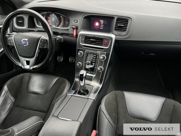 Volvo S60 II Sedan Facelifting 2.0 T3 DRIVE-E 152KM 2018 Volvo S60 FV23% SalonPL T3 RDesign Momentum Biksen, zdjęcie 11
