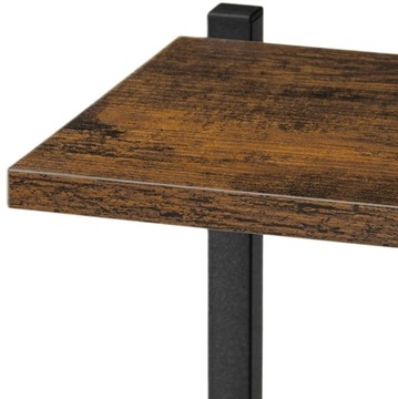 Металлическая цветочная крышка стояла на мансардах для цветов для цветов.