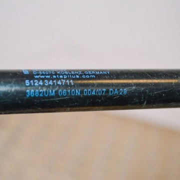 BMW X3 E83 2006 LEVÝ STRANA TLUMIČ KRYT ZADNÍ KUFRU