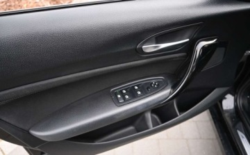 BMW Seria 1 F20-F21 Hatchback 5d Facelifting 2015 118d 150KM 2016 BMW Seria 1 2,0D 150 KM SPORT-LINE Full Led Nawigacja Klimatronik 2.0 150KM, zdjęcie 24