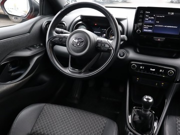 Toyota Yaris IV Hatchback 1.5 Dynamic Force 125KM 2021 Toyota Yaris 1.5 VVT-i, Salon Polska, Serwis ASO, zdjęcie 6