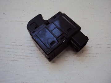 PŘEPÍNAČ SKEL LEVÝ ZADNÍ SSANGYONG REXTON 01-06