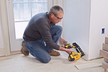 DEWALT GWOŹDZIARKA DO WYKOŃCZEŃ 18V DCN662D2