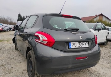 Peugeot 208 I 2014 Peugeot 208 2014r, 1.6 HDi. Uszkodzony lewy przod. Jezdzi 1.6 Diesel 90KM, zdjęcie 2