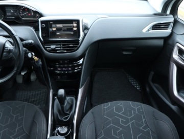 Peugeot 2008 I SUV 1.2 PureTech 110KM 2015 Peugeot 2008 1.2 PureTech, Salon Polska, zdjęcie 7