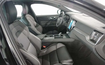 Volvo S60 III Sedan Facelifting 2.0 B5 250KM 2023 Volvo S60 Volvo S60 B5 B AWD Ultimate Dark 2.0 Benzyna 250KM, zdjęcie 14