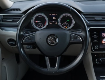 Skoda Superb III Kombi Facelifting 2.0 TDI 190KM 2019 Skoda Superb 2.0 TDI, Salon Polska, 187 KM, zdjęcie 16