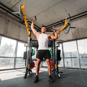 МНОГОФУНКЦИОНАЛЬНЫЙ КРАН SMITH С ОБОРУДОВАНИЕМ CYKLON X HMS ТРЕНИРОВКА В ТРЕНИРОВОЧНОМ ЗАЛЕ