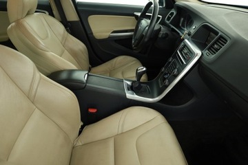 Volvo S60 II Sedan Facelifting 2.0 D4 DRIVE-E 190KM 2017 Volvo S60 D4, Salon Polska, 187 KM, Skóra, Xenon, zdjęcie 6