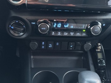 Toyota Hilux VIII Podwójna kabina Facelifting 2.8 D-4D 204KM 2021 TOYOTA HILUX 2.8 D-4D Double Cab SR5+ 4x4, zdjęcie 26