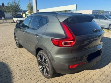 Volvo XC40 2026 VOLVO XC40 B4 Plus Dark Suv 2.0 (211KM) 2026, zdjęcie 1