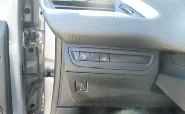 Peugeot 2008 I SUV Facelifting 1.2 PureTech 110KM 2018 Peugeot 2008 1.2 Benzyna 110KM, zdjęcie 17