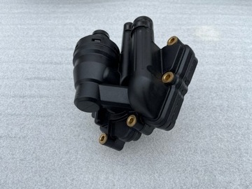 Pompa wody termostat obudowa Can-Am Spyder F3