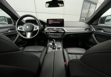 BMW Seria 5 G30-G31 Touring Facelifting 2.0 520d 190KM 2022 BMW Seria 5 Skora Automat Hak Virtual Grzane fotele Led Navi Kamera, zdjęcie 17