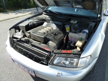 Audi A8 D2 Sedan 3.7 230KM 1996 Audi A8 AUTOMATSKORYKLIMATYZACJAXENONY 3.7 Benzyna 230KM, zdjęcie 24