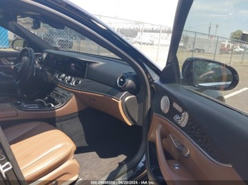 Mercedes Klasa E W213 2021 Mercedes-Benz Klasa E 350 4Matic Pakiet AMG Bogata wersja 2.0 255KM, zdjęcie 9