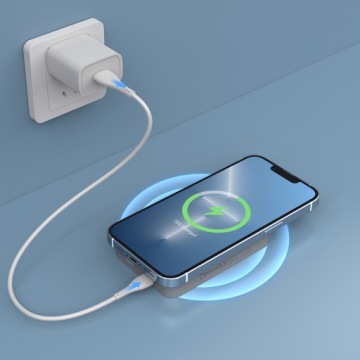 МАГНИТНЫЙ POWERBANK 10000 МАч, 15 Вт + МАГНИТНЫЙ ЧЕХОЛ ДЛЯ IPHONE 13