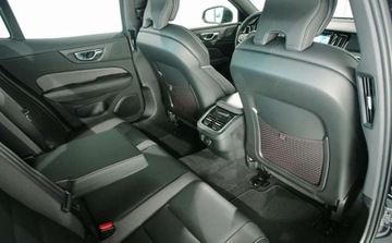 Volvo S60 III Sedan Facelifting 2.0 B5 250KM 2023 Volvo S60 Volvo S60 B5 B AWD Ultimate Dark 2.0 Benzyna 250KM, zdjęcie 13