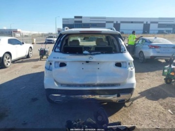 Mercedes GLB 2023 Mercedes-Benz GLB 250 2023 2.0 Benzyna 221KM, zdjęcie 4