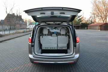 Chrysler Pacifica II 3.6 V6 291KM 2017 Chrysler Pacifica Limited 3.6 V6 291KM 2017r. Pano, zdjęcie 21