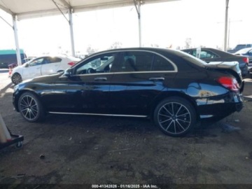 Mercedes Klasa C W205 2019 Mercedes-Benz Klasa C 2019 Mercedes-Benz C-Class C 300 Sedan 2.0 Benzyna, zdjęcie 1