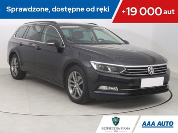 Volkswagen Passat B8 Variant 1.8 TSI BlueMotion Technology 180KM 2017 VW Passat 1.8 TSI, Automat, Navi, Klima