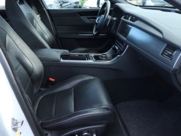 Jaguar XF II Sportbrake 2.0 i4D 180KM 2017 Jaguar XF 20d AWD, Serwis ASO, 177 KM, 4X4, zdjęcie 8
