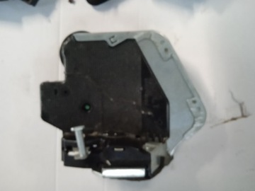 TOYOTA AURIS II ZAMEK DRZWI A046693