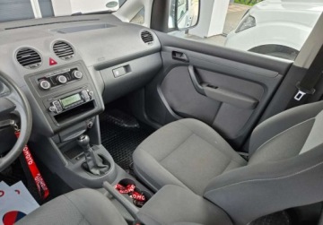 Volkswagen Caddy III Kombi Facelifting 1.2 TSI 104KM 2011 Volkswagen Caddy Swiezo sprowadzonyZarejestrowany Ubezpieczony. Maxi 7 oso, zdjęcie 25