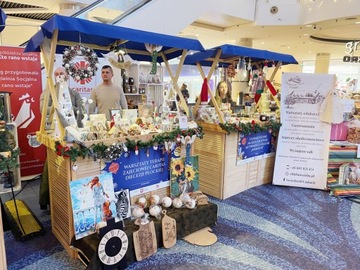 Деревянный торговый стенд для ярмарок