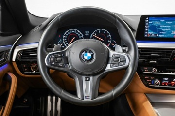 BMW Seria 5 G30-G31 Touring 530d 265KM 2019 BMW 530 d xDrive Touring. 3.0 265KM., zdjęcie 24