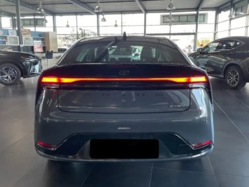 Toyota Prius V (XW60) 2.0  Hybrid Dynamic Force Plug-in 223KM 2025 Od ręki - Prestige 2.0 Hybrid Plug-in 223KM | Podgrzewane fotele!, zdjęcie 3