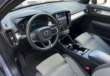 Volvo XC40 Crossover Facelifting 2.0 B4 197KM 2022 Volvo XC 40 B4 Core R-Design Pack, Tempomat, Kamera, HK, Podgrzewane fotel, zdjęcie 5