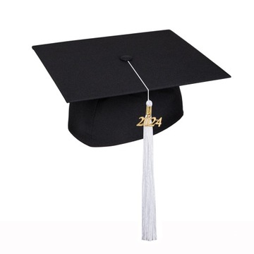 Czapka studenta/Biret absolwenta z białym frędzlem i brelokiem 2024