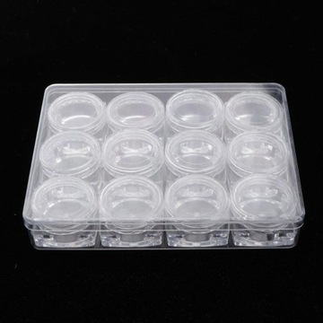 12 . Plastikowe pudełko Nail Tip Małe