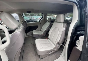 Chrysler Pacifica II 2018 Chrysler Pacifica 2018 Chrysler Pacifica kamery 360 auto w Polsce po akcyz, zdjęcie 18