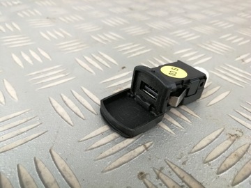 HNÍZDO USB VW POLO (6R 6C) CADDY IV 6C0035726B