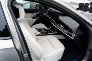 BMW Seria 7 G70 Sedan 3.0 40d 299KM 2026 BMW Seria 7 Benzyna 400KM xDrive Masaz foteli Bowers Wilkins 3.0, zdjęcie 19