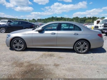 Mercedes Klasa E W213 2021 Mercedes-Benz Klasa E 350 4Matic 2021 2.0l 2.0 Benzyna 255KM, zdjęcie 2