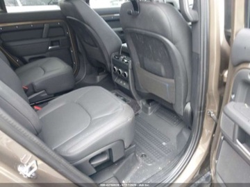 Land Rover Defender IV (L663) 2025 Land Rover Defender 130 P300 S 2025 3.0l 3.0 Benzyna 296KM, zdjęcie 12