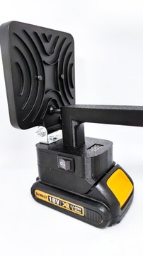 Фонарик DeWalt на аккумуляторе - держатель