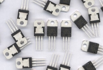 [2 szt.] +5V 1,5A L7805CV STM TO-220 STABILIZATOR NAPIĘCIA DODATNIEGO