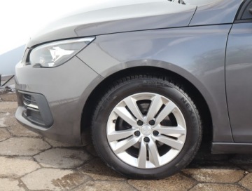 Peugeot 308 II SW Facelifting 1.2 PureTech 130KM 2019 Peugeot 308 1.2 PureTech, Navi, Klima, zdjęcie 12