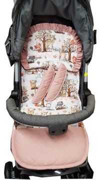 Стеганая вставка в коляску с подушкой и ремнями.