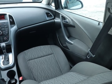 Opel Astra J Sports Tourer Facelifting 1.4 Turbo ECOTEC 140KM 2015 Opel Astra 1.4 T, GAZ, Automat, Klima, Tempomat, zdjęcie 7