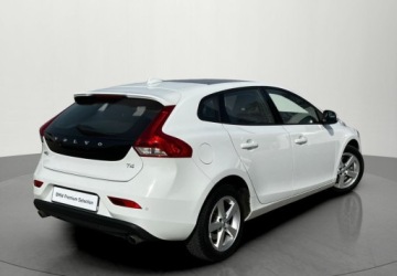 Volvo V40 II Hatchback Facelifting 2.0 T4 190KM 2018 Volvo V40 V40 190 KM Momentum Led Panorama Kamera Navi Tempomat Salon Pols, zdjęcie 6