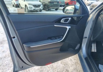 Kia Ceed III Hatchback Facelifting  1.5 T-GDI 160KM 2022 Kia Ceed 2022 1.5T-GDI 160KM 48V Business Line 100.426km Salon PL Bezwyp 1, zdjęcie 9