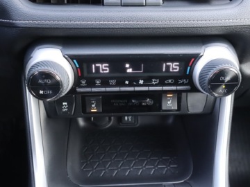 Toyota RAV4 V SUV 2.5 Hybrid Dynamic Force 218KM 2019 Toyota RAV 4 2.5 Hybrid, Salon Polska, Serwis ASO, zdjęcie 12