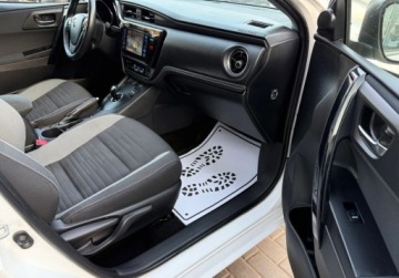 Toyota Auris II Touring Sports Facelifting 1.8 Hybrid 136KM 2016 Toyota Auris salon Polska, Podgrzewane fotele, Kamera 1.8 Hybryda 136KM, zdjęcie 15