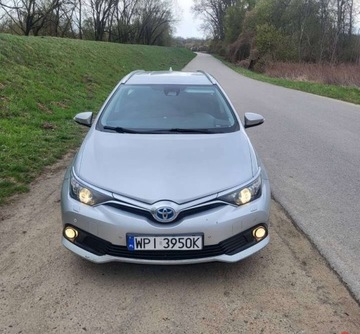 Toyota Auris II 2018 Toyota Auris Toyota Auris Touring Sports 1,8 Hybrid - serwisowana, okazja